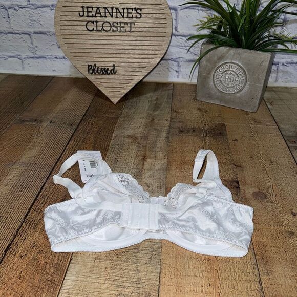 Playtex® Secrets® Lifts & Supports Full Figure Unlined Underwire Bra 4422 nwt - Picture 6 of 7